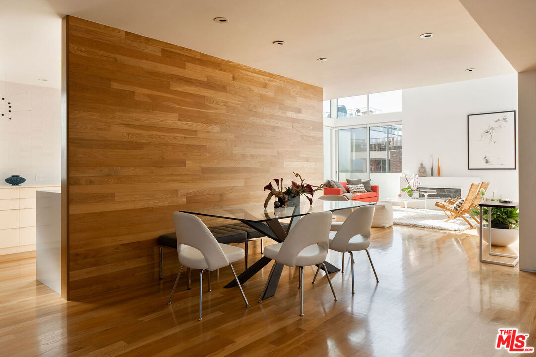 34 S Venice Blvd Unit: 2