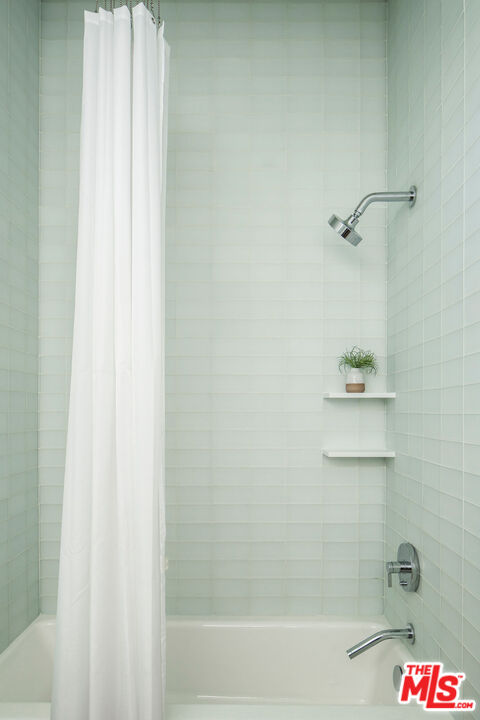 34 S Venice Blvd Unit: 2