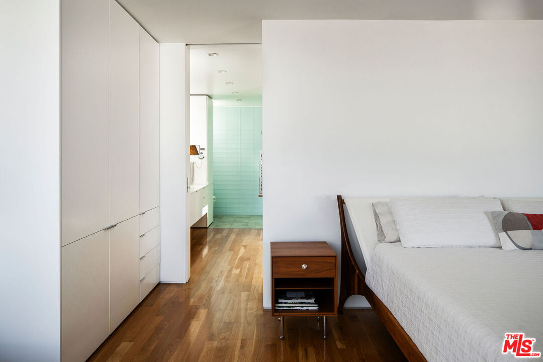 34 S Venice Blvd Unit: 2