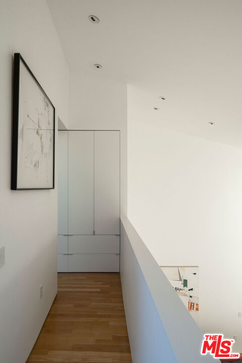 34 S Venice Blvd Unit: 2