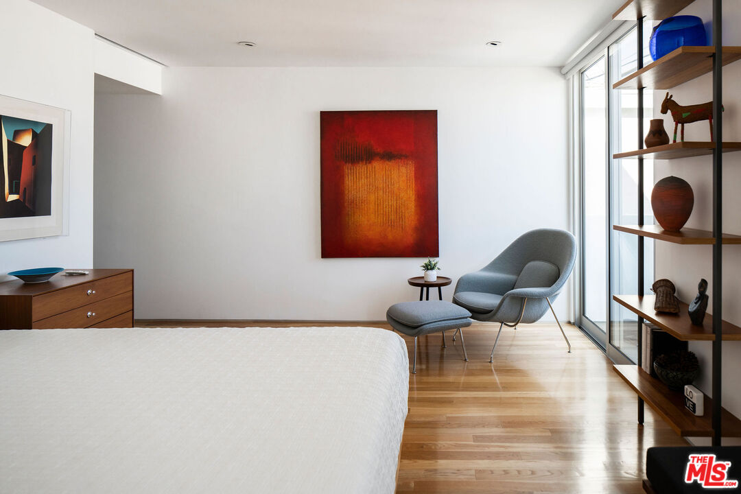 34 S Venice Blvd Unit: 2