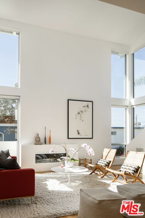 34 S Venice Blvd Unit: 2