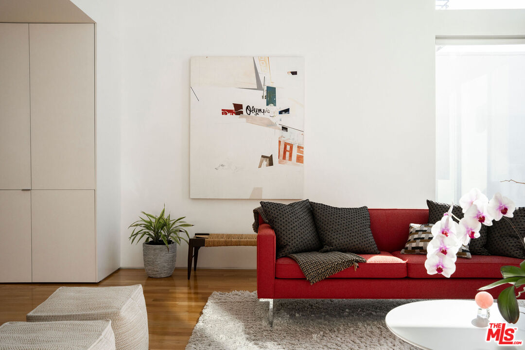 34 S Venice Blvd Unit: 2