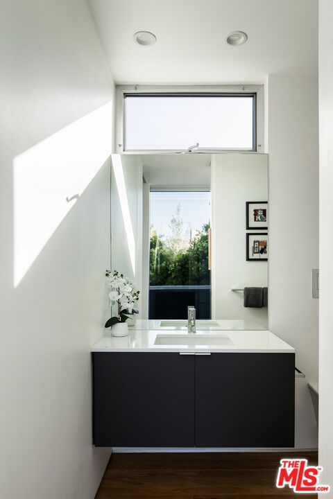 34 S Venice Blvd Unit: 2