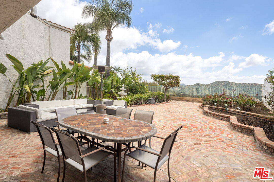 2484 Angelo Dr