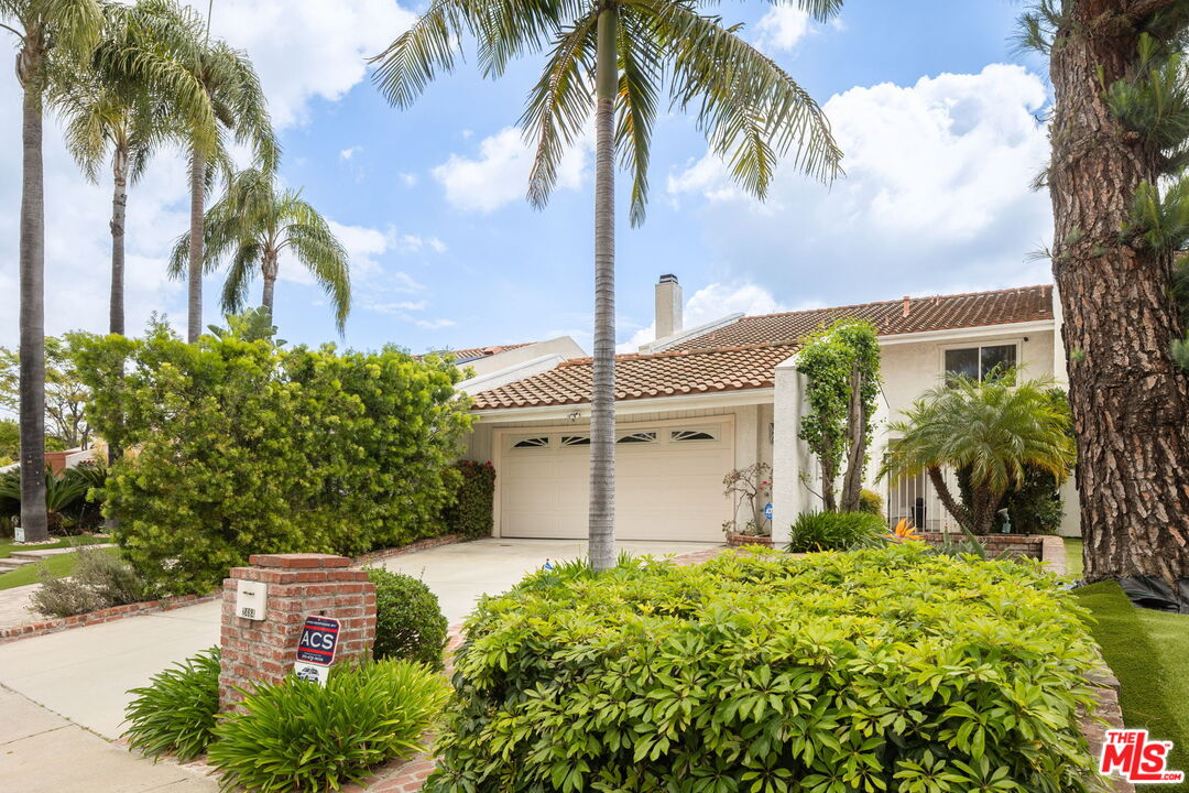 2484 Angelo Dr