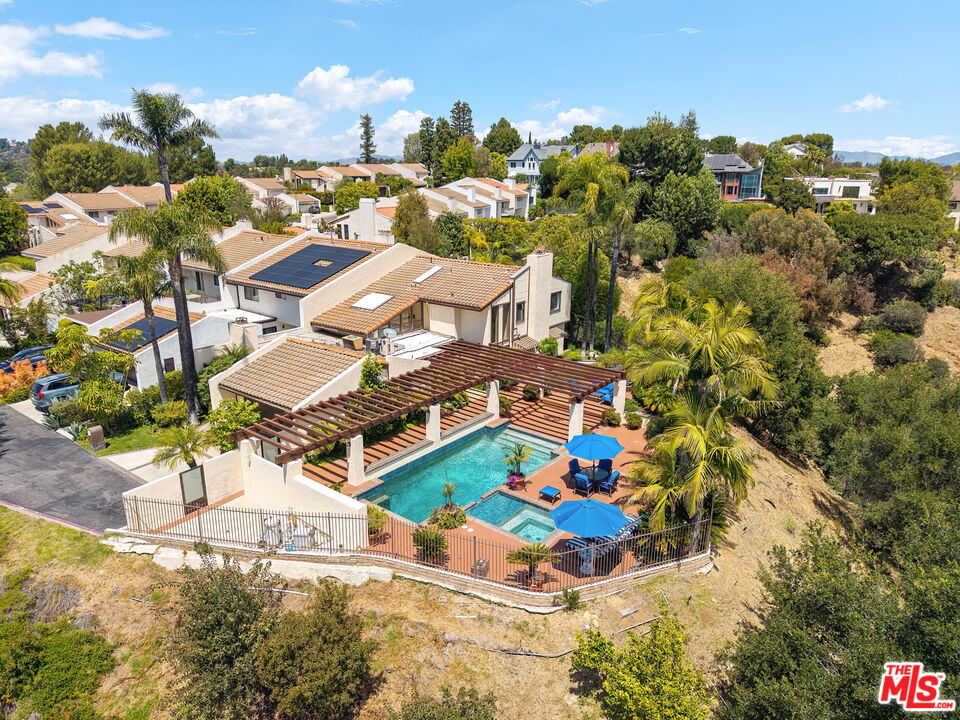2528 Angelo Dr