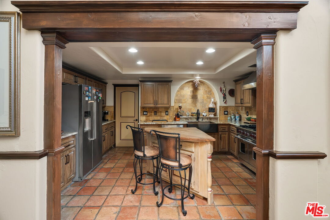 2528 Angelo Dr
