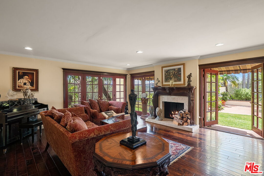 2528 Angelo Dr