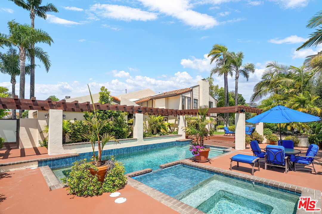 2528 Angelo Dr