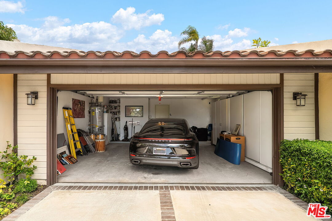 2528 Angelo Dr