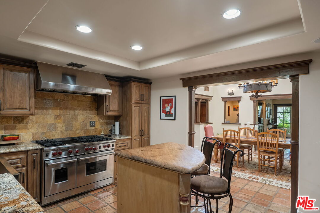 2528 Angelo Dr