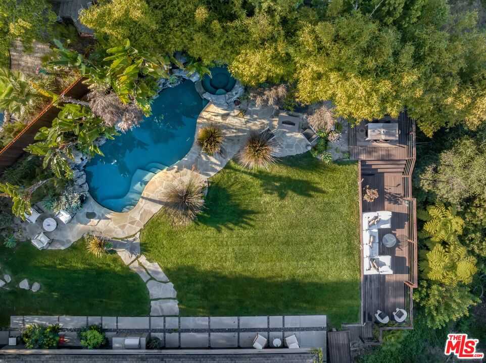 2220 Banyan Dr