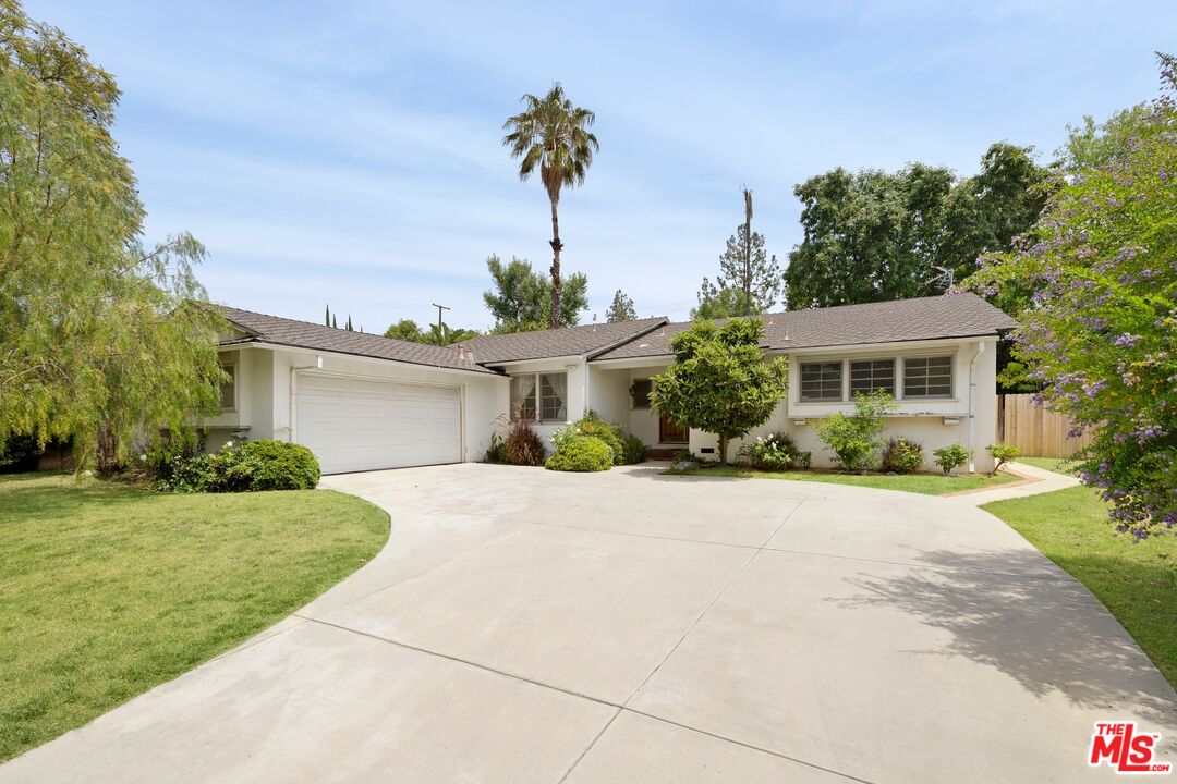 8326 Fable Ave