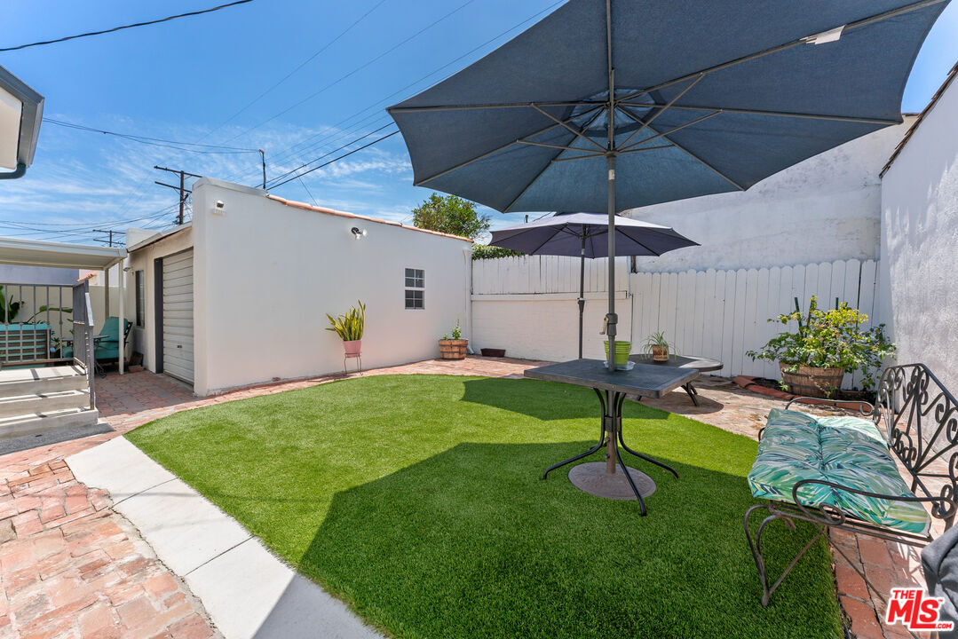 1262 W 80th St