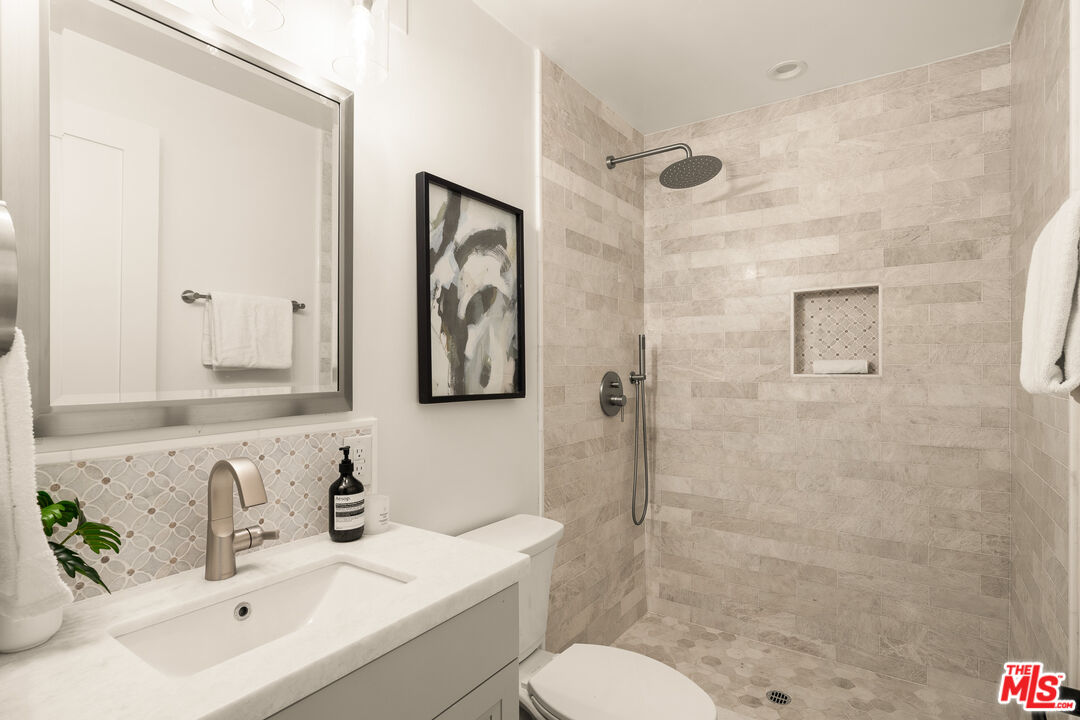 812 N Cleveland St Unit: 1