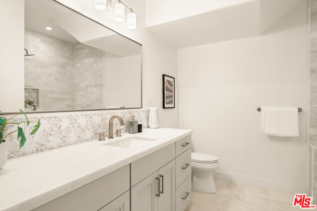 812 N Cleveland St Unit: 1