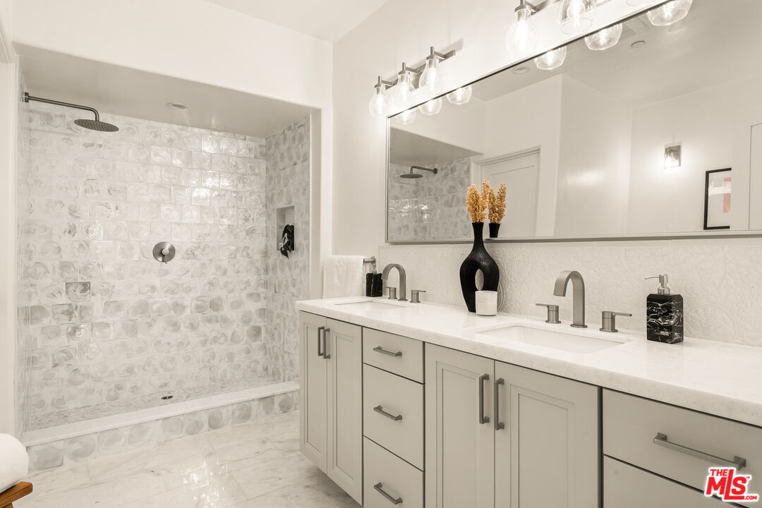 812 N Cleveland St Unit: 1