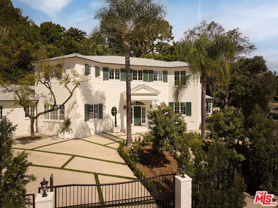31 Oakmont Dr