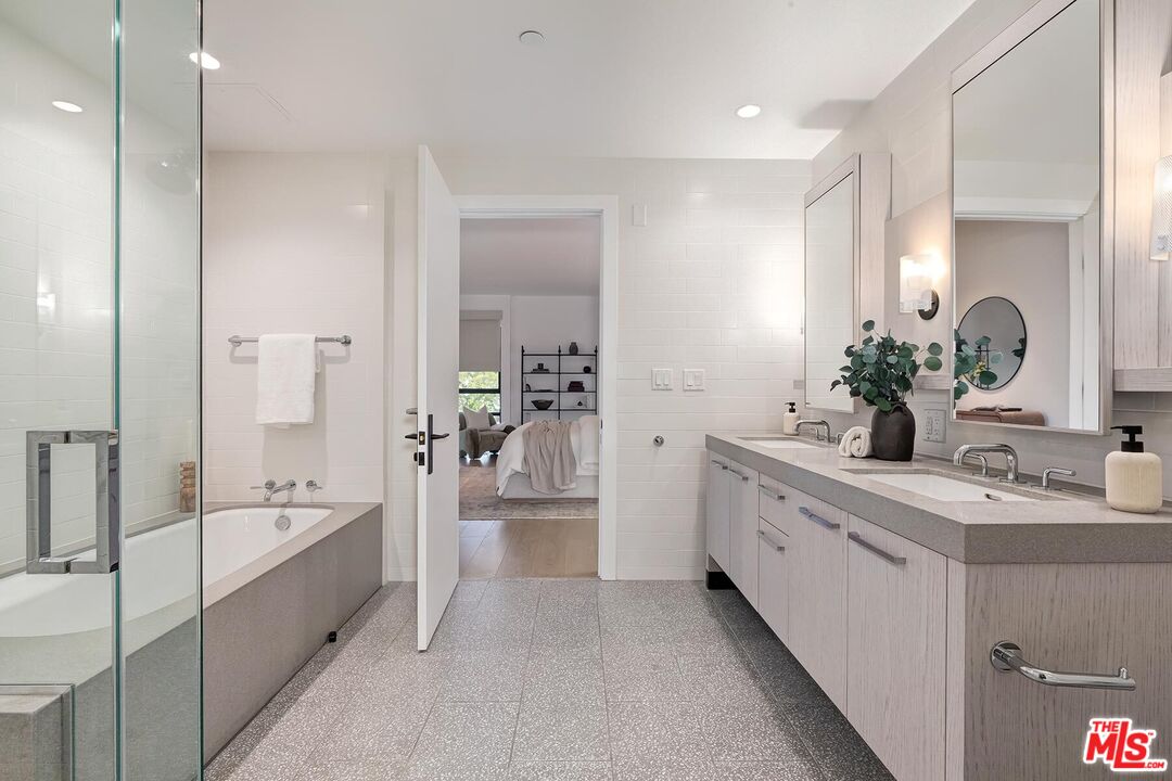 10777 Wilshire Blvd Unit: 409