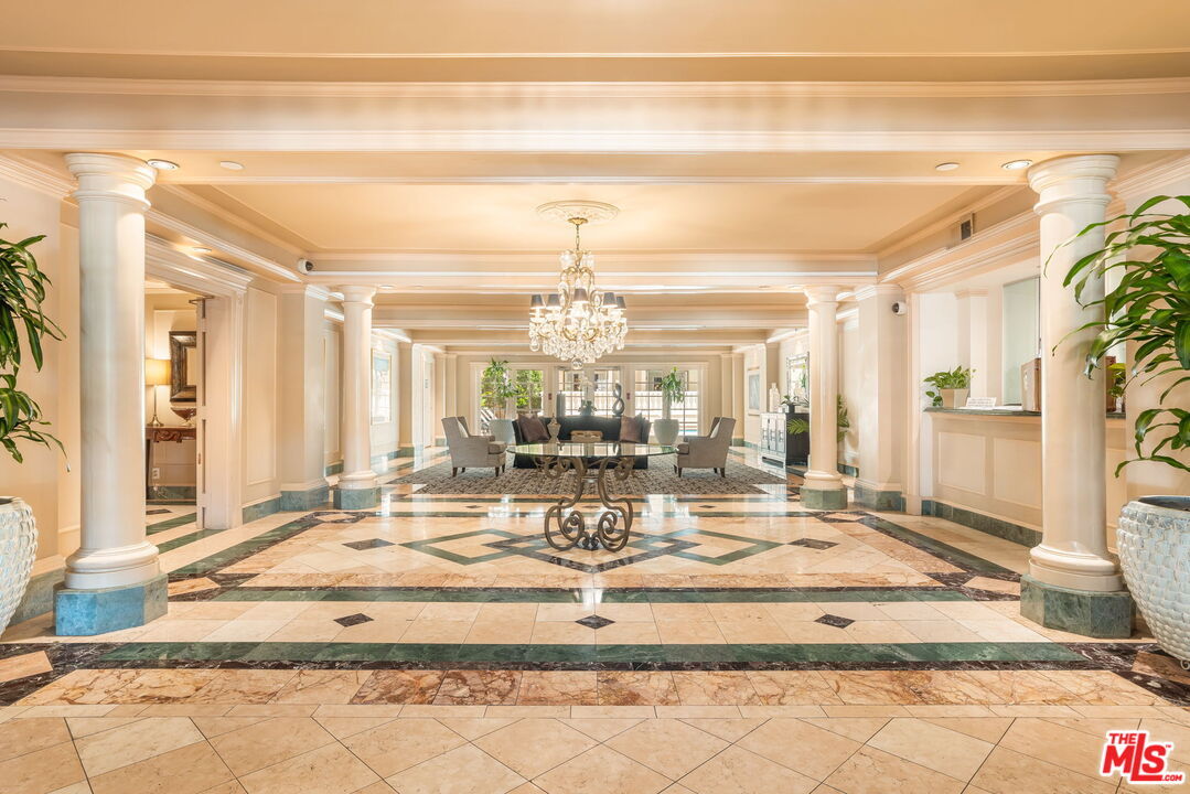 930 N Doheny Dr Unit: 103