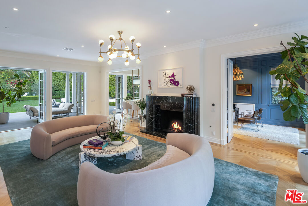 9135 Hazen Dr