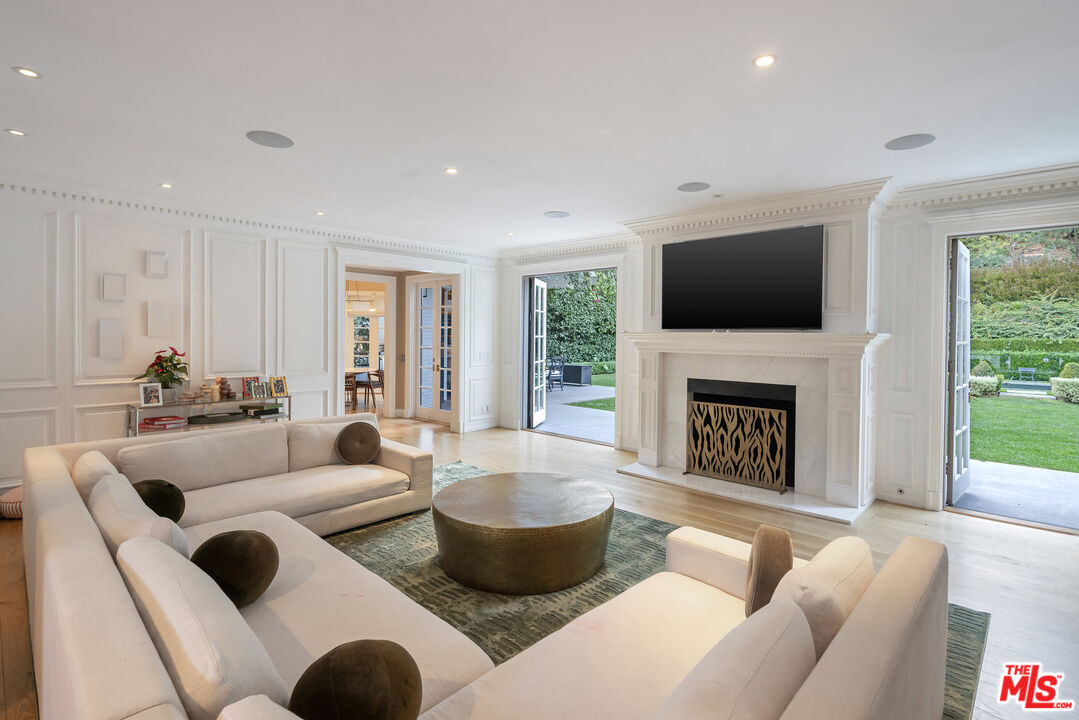 9135 Hazen Dr