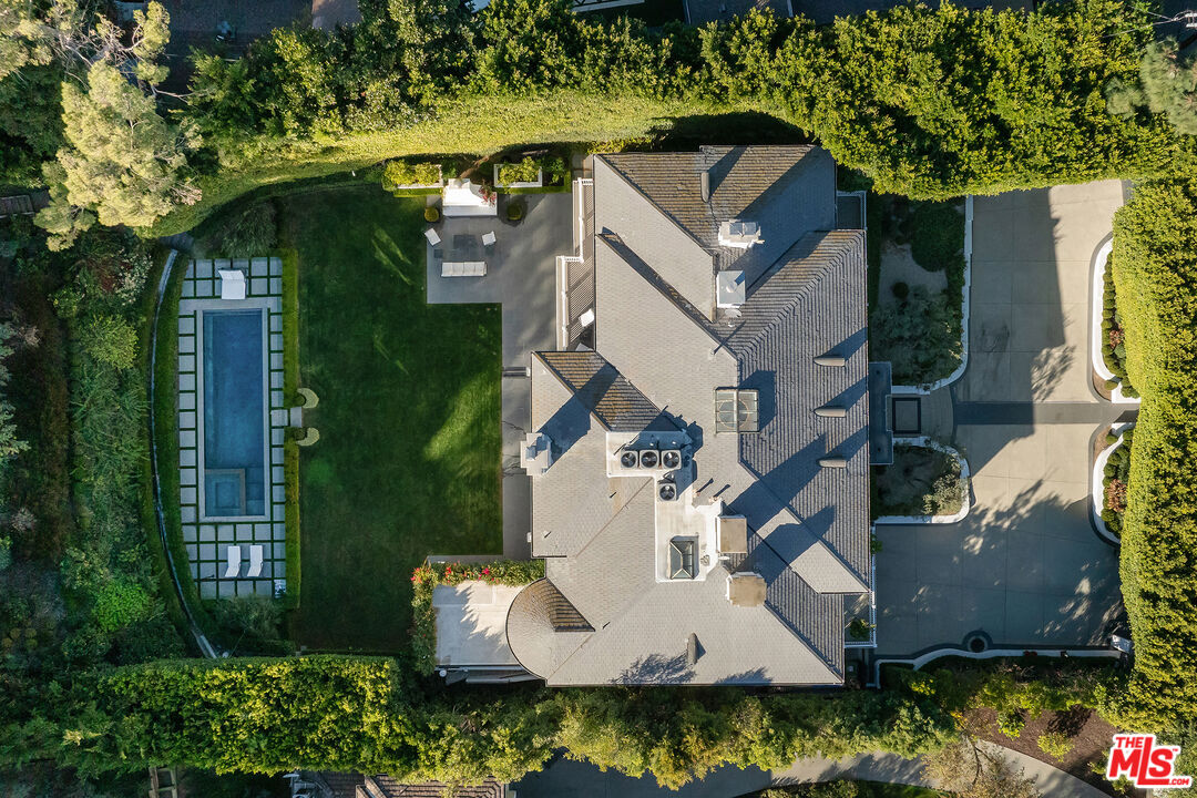 9135 Hazen Dr