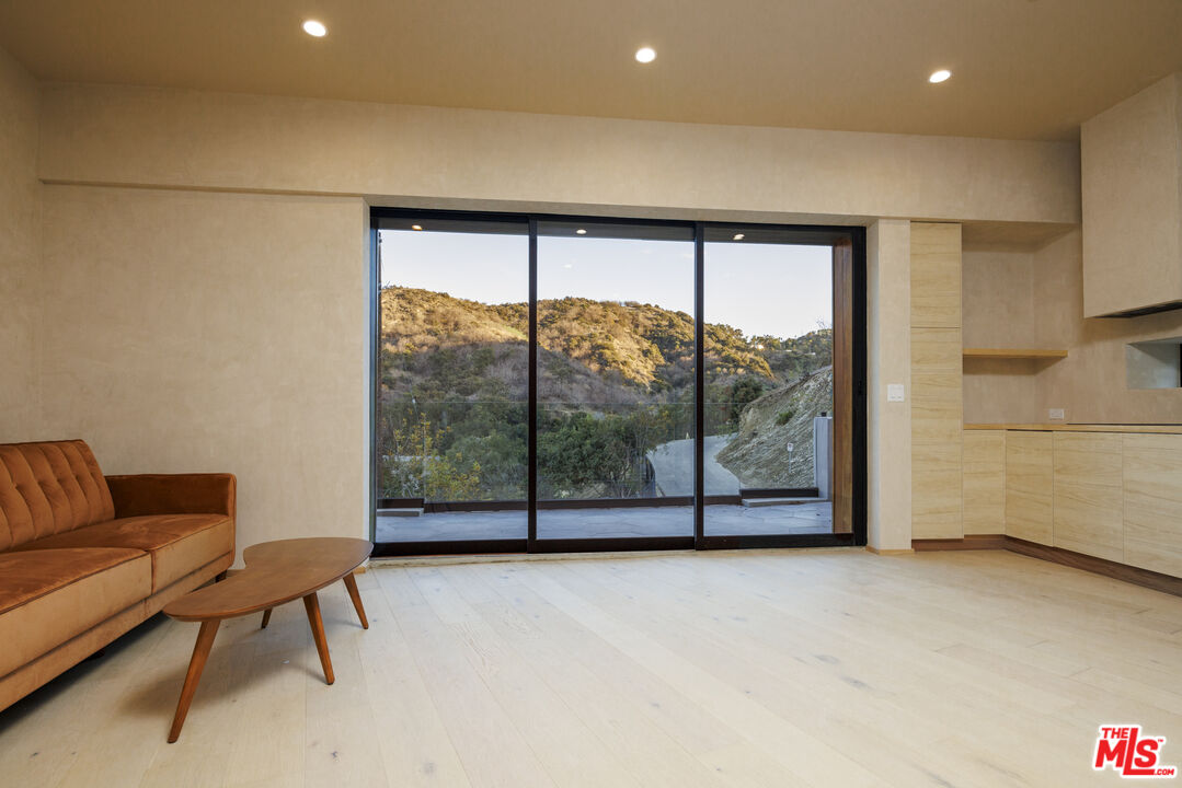 3755 Camino De La Cumbre