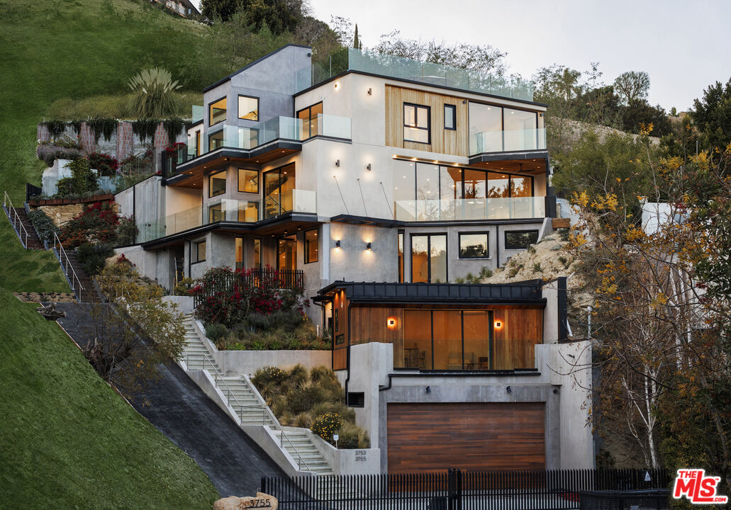 3755 Camino De La Cumbre