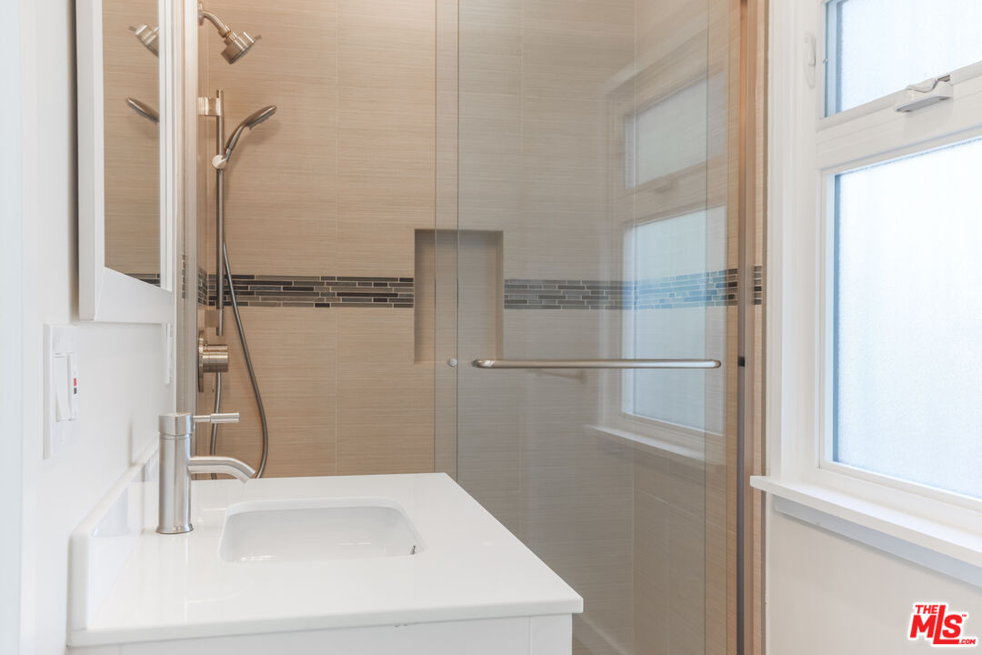 31 Breeze Ave Unit: A