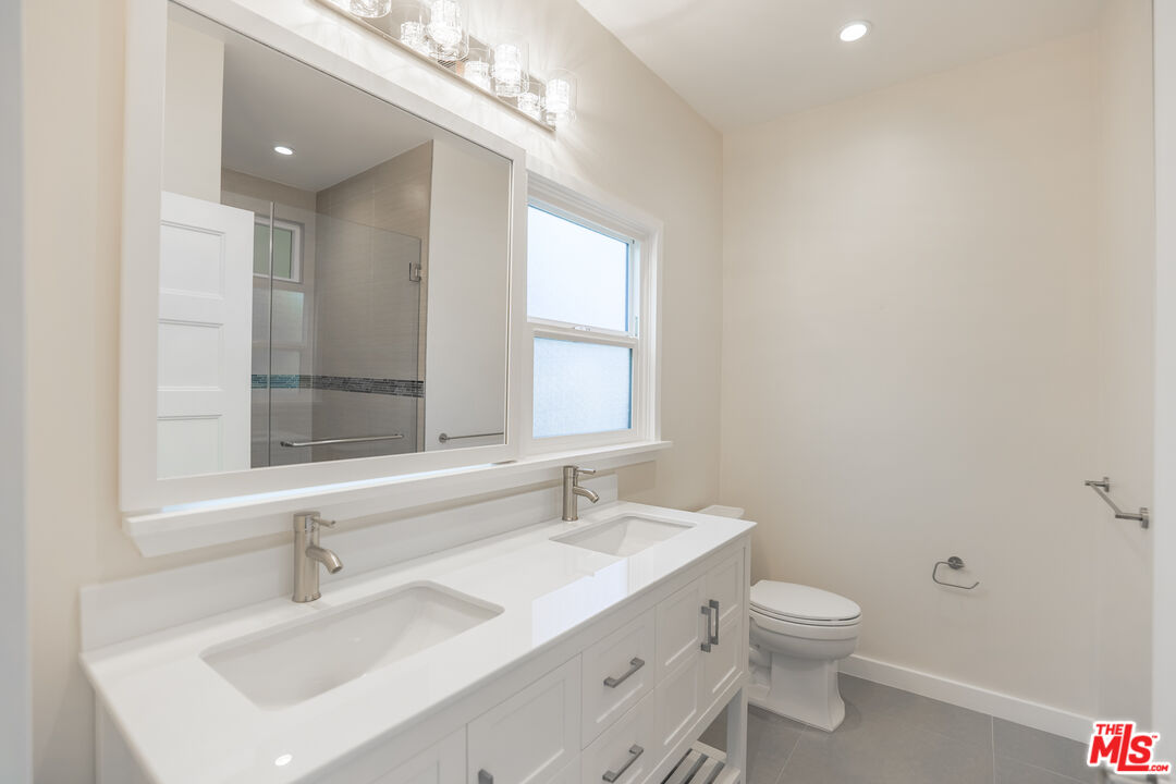 31 Breeze Ave Unit: A