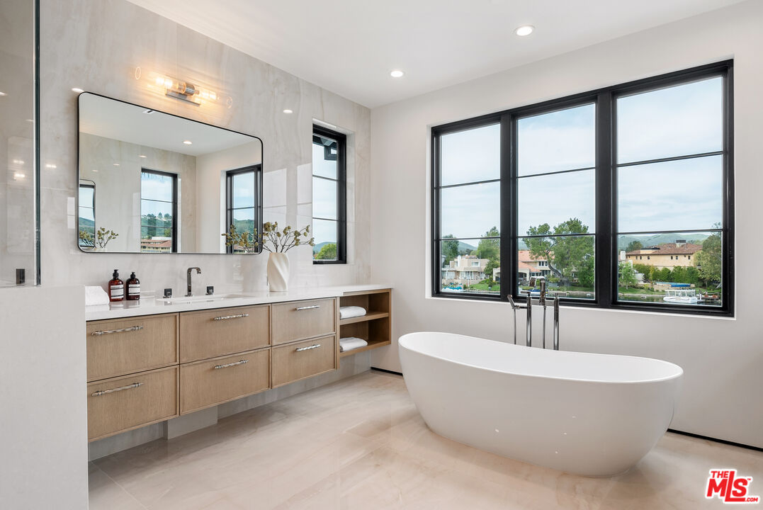 3708 Brigantine Cir