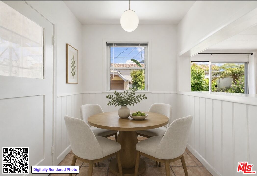 256 S La Peer Dr