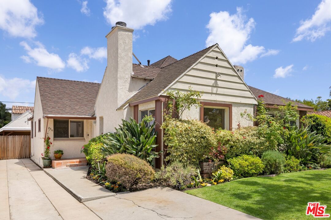 256 S La Peer Dr