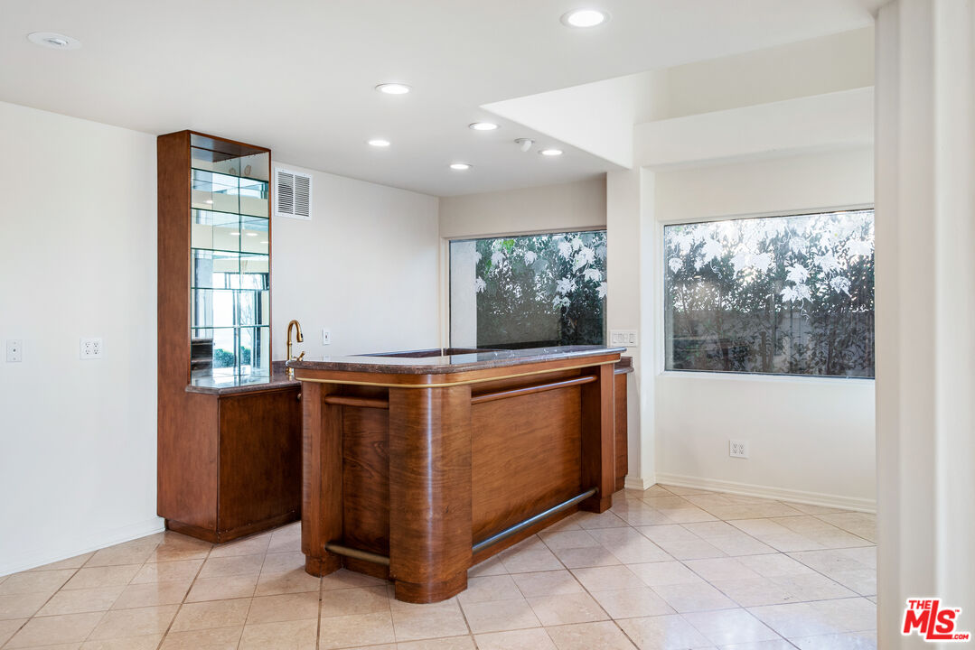 7940 Vulcan Dr