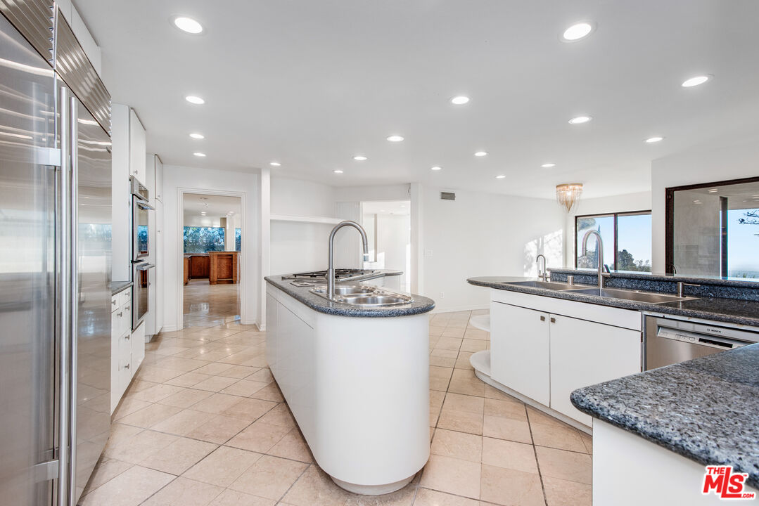 7940 Vulcan Dr