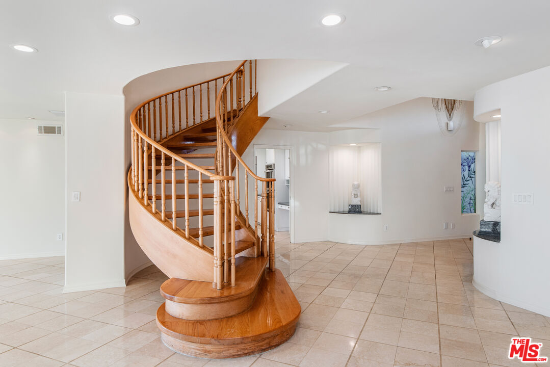 7940 Vulcan Dr