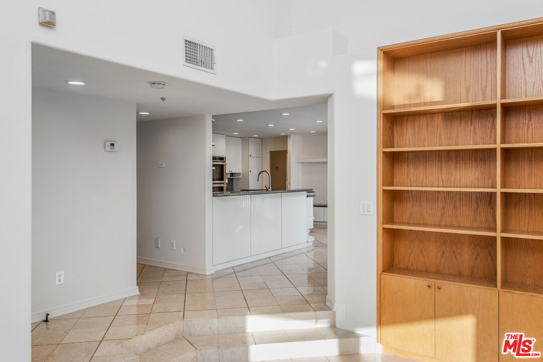 7940 Vulcan Dr