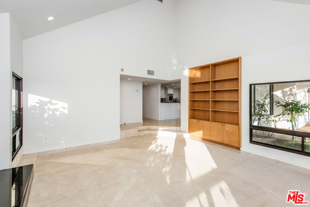 7940 Vulcan Dr