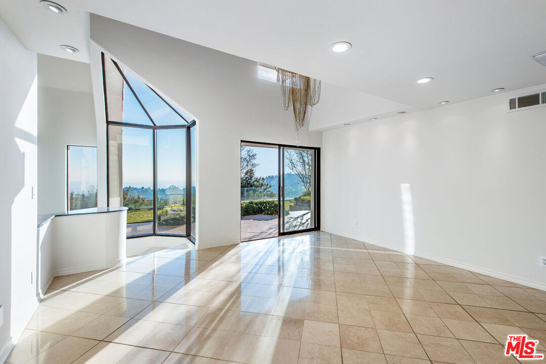 7940 Vulcan Dr