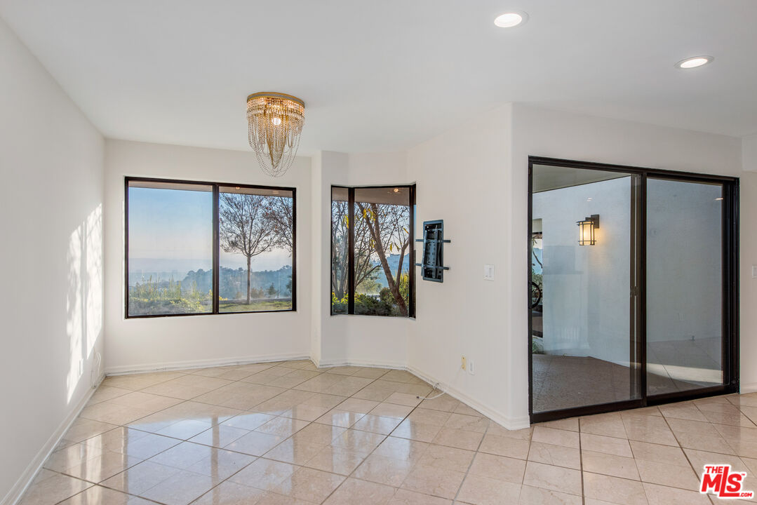7940 Vulcan Dr