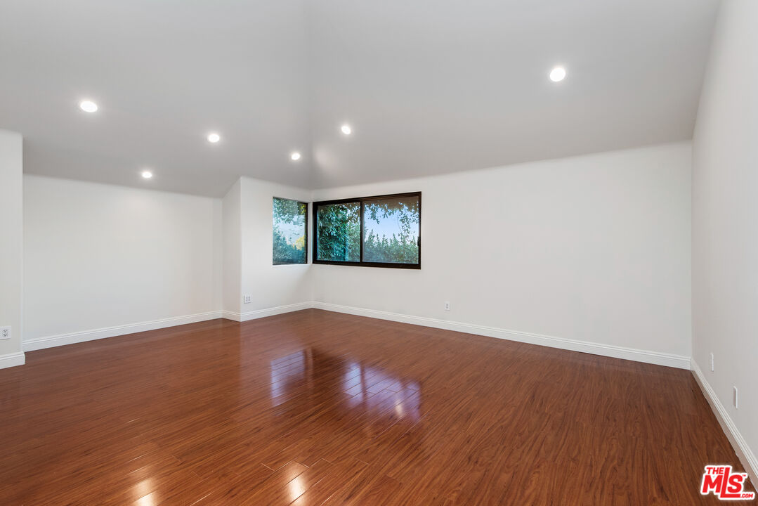 7940 Vulcan Dr