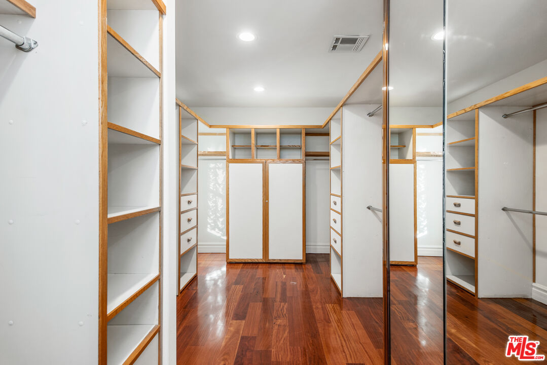 7940 Vulcan Dr