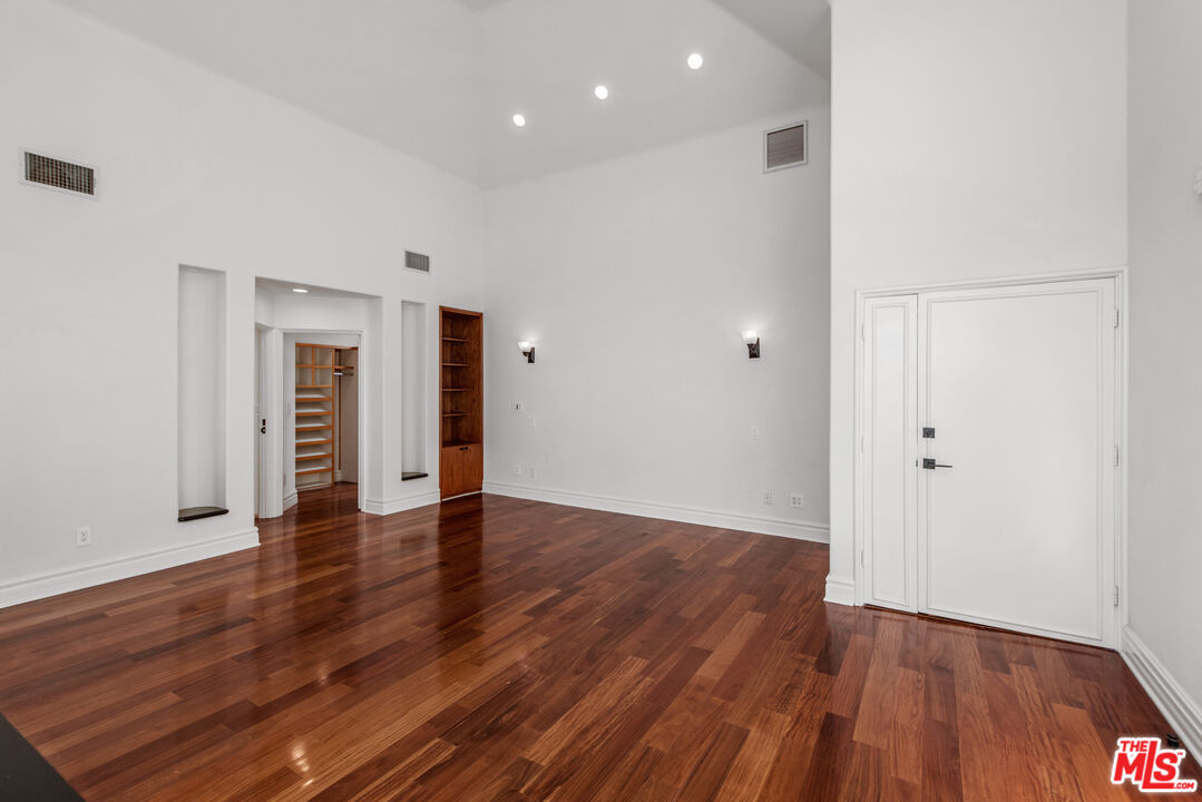 7940 Vulcan Dr