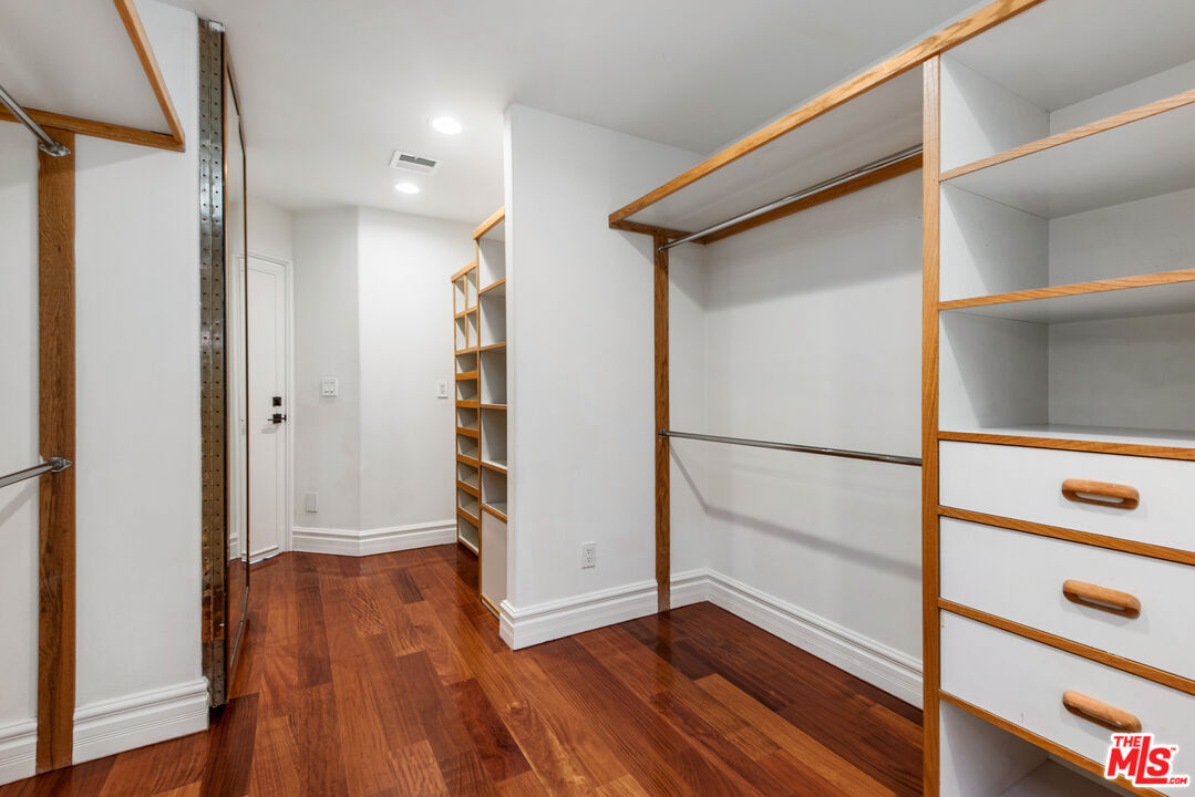 7940 Vulcan Dr
