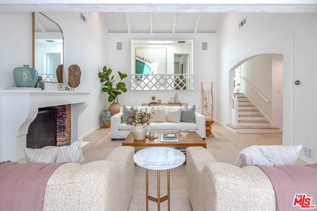 1134 San Ysidro Dr