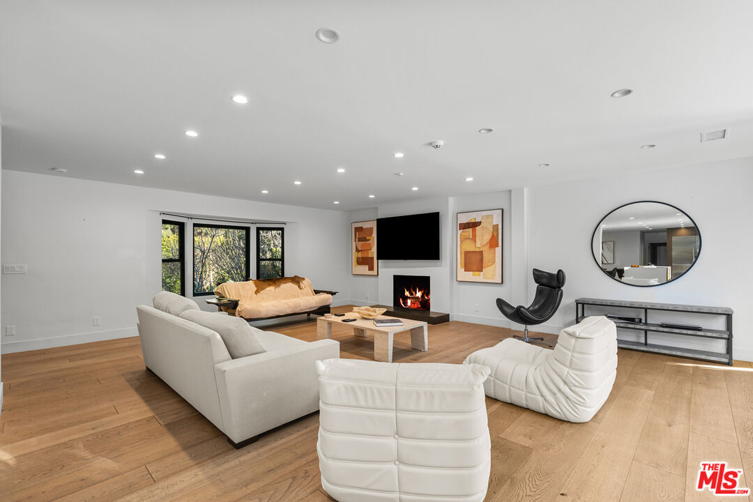 343 Veteran Ave