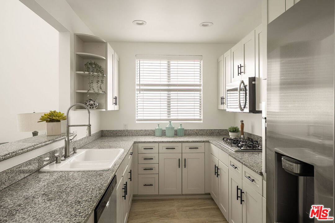 1617 S Beverly Glen Blvd Unit: 404