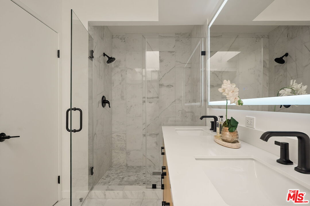 1617 S Beverly Glen Blvd Unit: 404